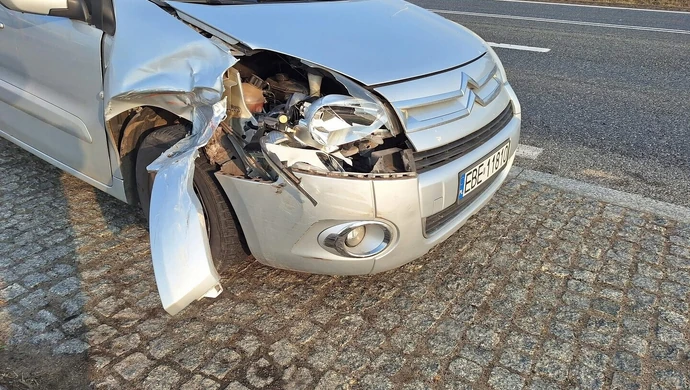 Zderzenie dwóch samochodów na DK74