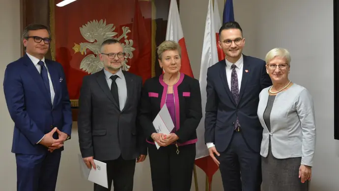 Akademia Piotrkowska i Uniwersytet Trzeciego Wieku  w Radomsku podpisali porozumienie o współpracy