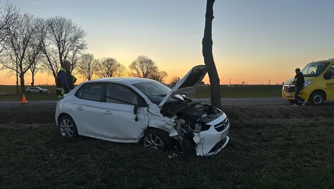 Dachowanie na DK91 w Milejowie. Jedna osoba w szpitalu 
