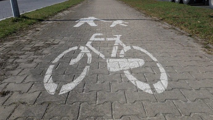 Elektryczne skrzynki zagrażają rowerzystom w Piotrkowie?