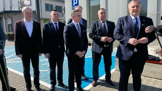 Samorządowcy z piotrkowskiego za budową elektrowni jądrowej w Bełchatowie