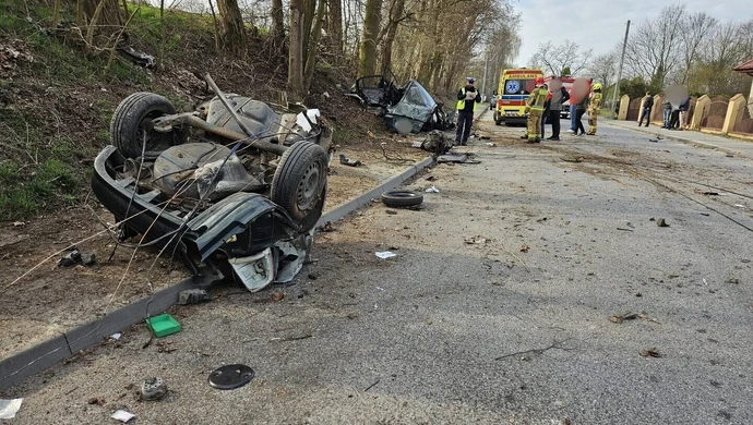 Koszmarny wypadek w Sulejowie – młody kierowca walczy o życie ZDJĘCIA