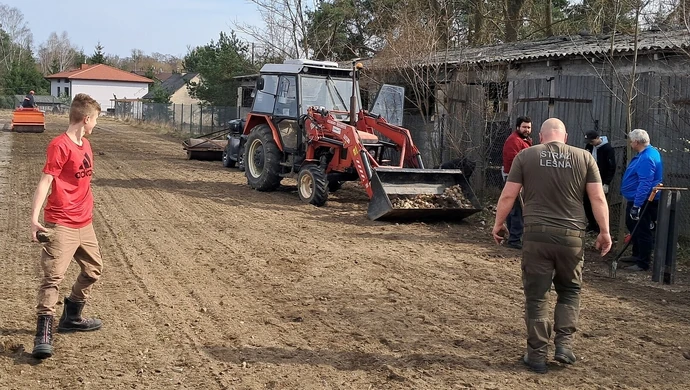 Strażacy z Przygłowa zbudowali boisko - wspólna inicjatywa na rzecz lokalnej społeczności