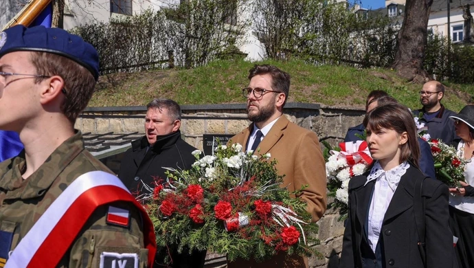 Złożyli kwiaty pod pomnikiem Zbrodni Katyńskiej