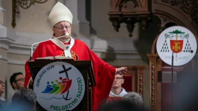 Łódzka kuria ostrzega przed profilem na FB, który podszywa się pod kardynała Grzegorza Rysia