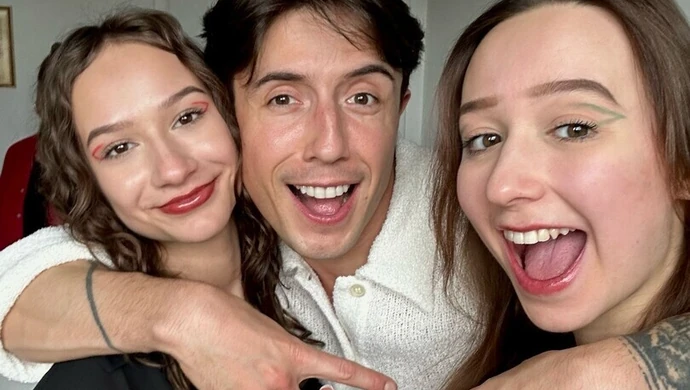 Dawid Kwiatkowski z wizytą u sióstr Kafar!