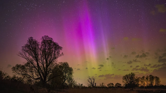 Zaskakujący widok w nocy - zorza polarna nad Piotrkowem