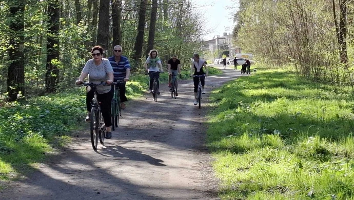 Piotrkowianie po świątecznej biesiadzie korzystają z pięknej pogody