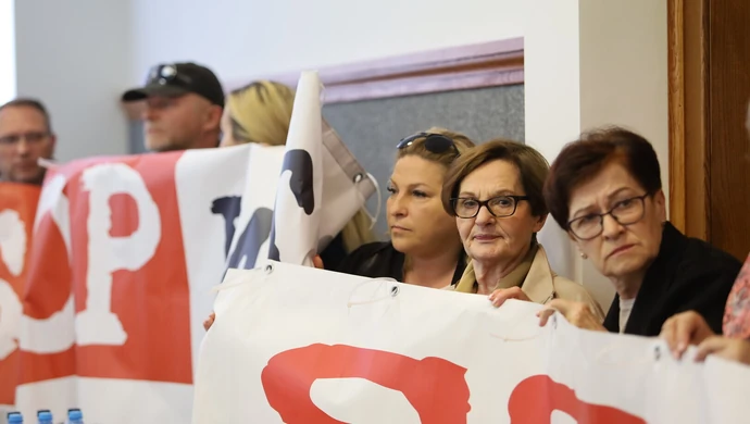 Temat Centrum Integracji Cudzoziemców rozgrzał obrady - interweniowała policja. XVI Sesja Rady Miasta Piotrkowa