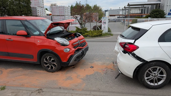Groźnie wyglądająca kolizja na Wierzejskiej