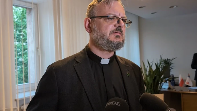 Czy powinniśmy się bać Centrów Integracji Cudzoziemców - tłumaczy ksiądz Arkadiusz Lechowski