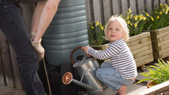 Zbiornik na deszczówkę – idealny dla ogrodu i działki