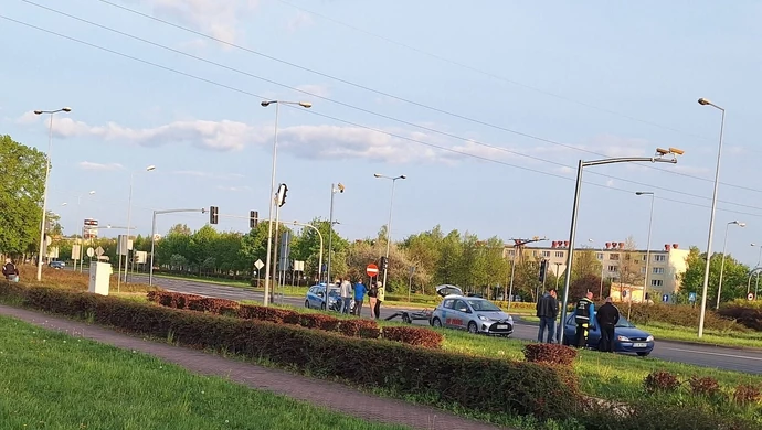 Nietypowy wypadek na jednym z piotrkowskich skrzyżowań