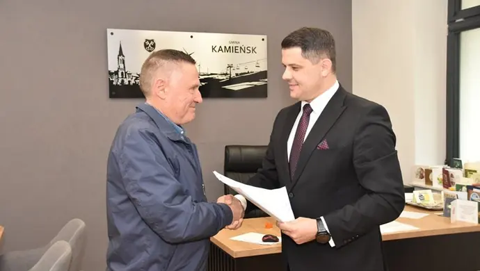 Umowa na przebudowę Roguzia w Gorzędowie w gminie Kamieńsk podpisana 