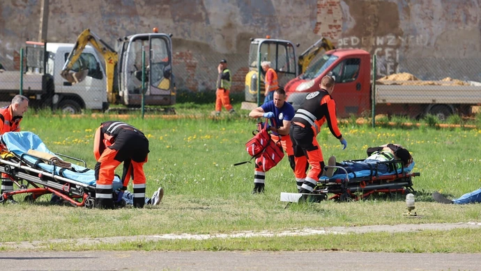 Śmigłowiec rozbił się na lądowisku obok szpitala w Piotrkowie. Są ranni. Ćwiczenia służb