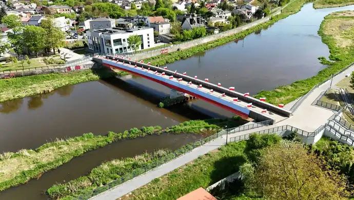 W Sulejowie zawisła najdłuższa flaga w Polsce 