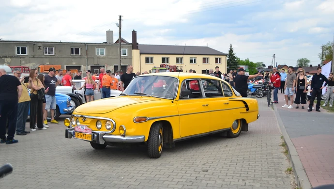 Motoryzacyjna pasja łączy pokolenia - zlot w Moszczenicy