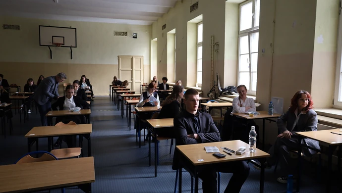 Matura 2025 z matematyki w I LO w Piotrkowie: Spokojny start i pozytywne nastroje