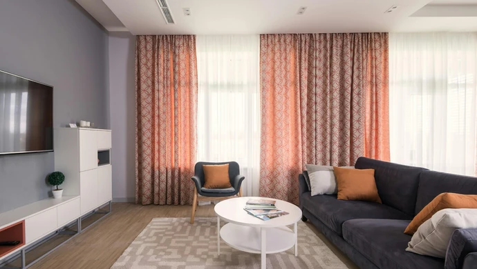 Do jakich wnętrz pasuje drewniany stolik kawowy?