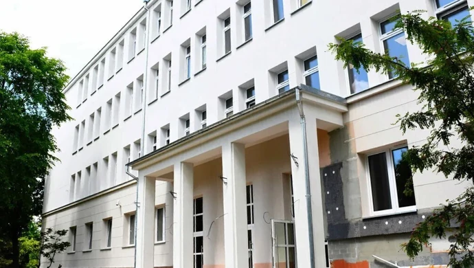 Sprostowanie - Najwięcej tegorocznych absolwentów podstawówek wybiera II i III LO w Piotrkowie 