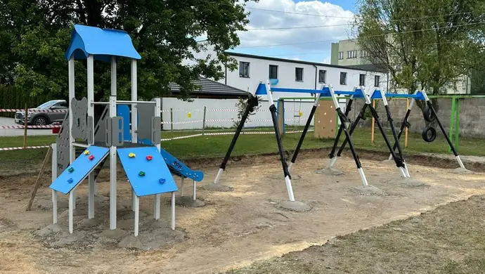 Jak idzie praca na placu zabaw w Gorzkowicach?