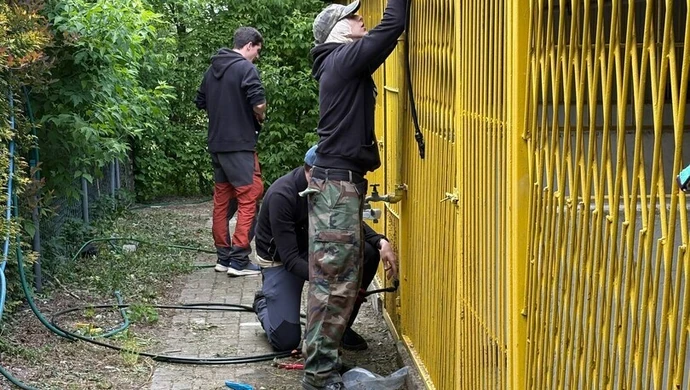 Mgiełka wodna w schronisku- chłodna ulga dla zwierząt w upalne dni