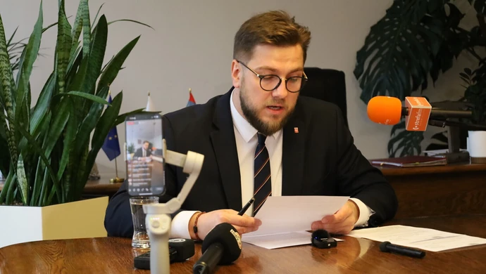 Prezydent Piotrkowa po raz kolejny reaguje na działania „referendziarzy”