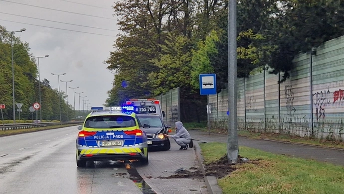 Uderzył w latarnię na Miast Partnerskich