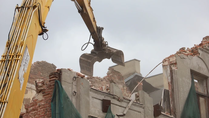 Rozpoczęła się rozbiórka kamienicy przy ul. Wojska Polskiego 23a