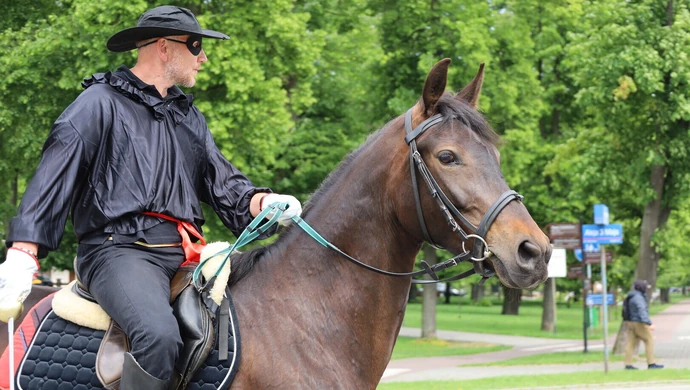 Zorro przejechał ulicami Piotrkowa. Ostatnie dni kampanii wyborczej