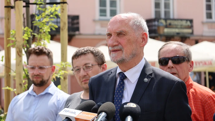 Antoni Macierewicz dziękował mieszkańcom Piotrkowa za poparcie Karola Nawrockiego