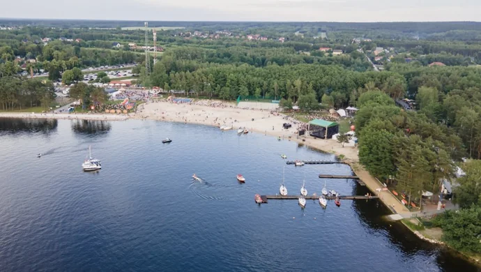 Kąpiele, plaża i inne atrakcje, czyli gdzie wypoczywać nad wodą w Łódzkiem