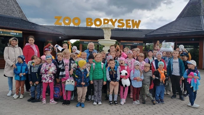 Wycieczka dzieci z Łęk Szlacheckich do Zoo Safari