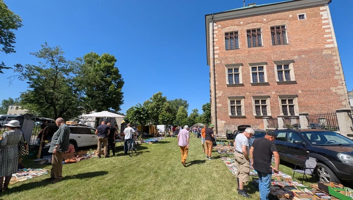 Piotrkowska Giełda Staroci przyciąga mieszkańców miasta