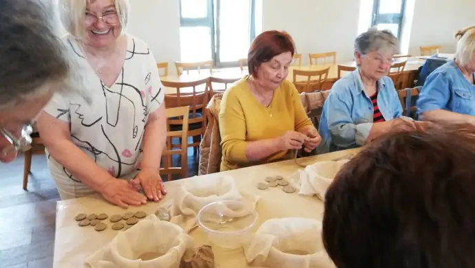 Kultura i sztuka gwarancją spełnionego życia w starszym wieku – warsztaty ceramiczne dla seniorów