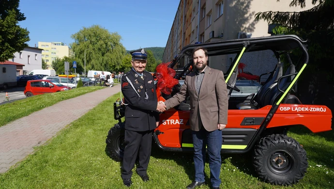 Piotrkowska fundacja przekazała nowoczesny pojazd ATV dla OSP w Kotlinie Kłodzkiej