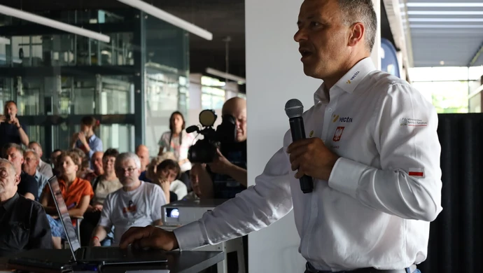 Sebastian Kawa przyciągnął fanów awiacji do mediateki [wywiad]