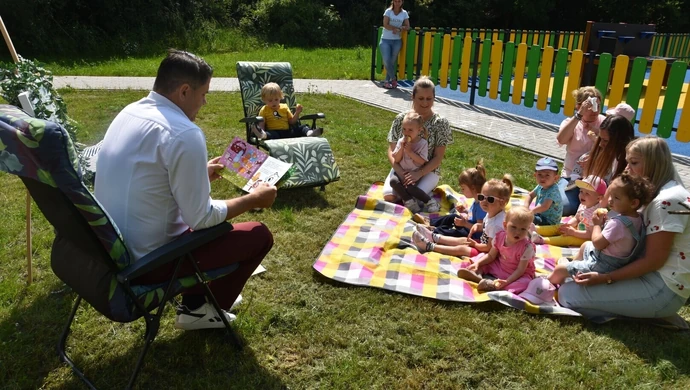 „Czytanie na Polanie” w Kamieńsku z udziałem burmistrza