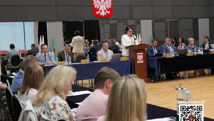 Sulejów jednogłośnie za burmistrz Jankowską – absolutorium i wotum zaufania bez sprzeciwu