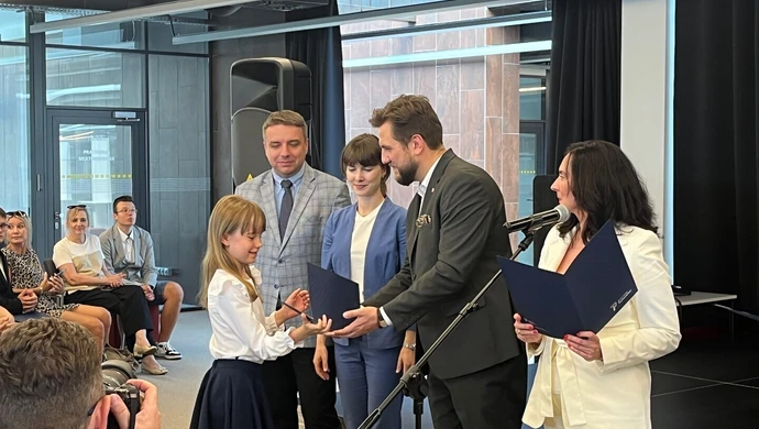 Najlepsi z najlepszych nagrodzeni w Piotrkowie Trybunalskim. 84 uczniów uhonorowanych za wybitne wyniki w nauce