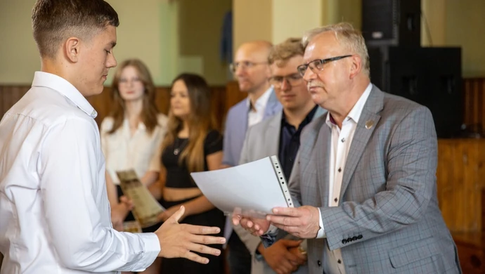 Piękne zakończenie roku w I LO w Piotrkowie! ZDJĘCIA