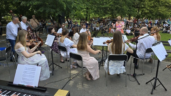 Wyjątkowy koncert Piotrkowskiej Orkiestry Kameralnej w Parku Poniatowskiego