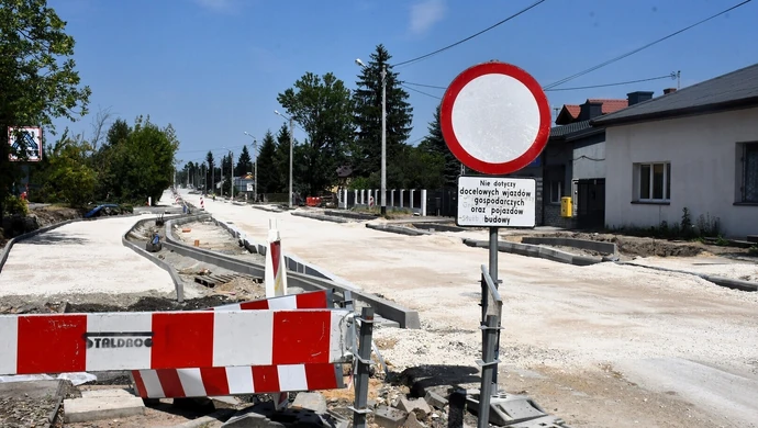 Po weekendzie będą lać asfalt na Rakowskiej i Wolborskiej. Kolejne utrudnienia w ruchu