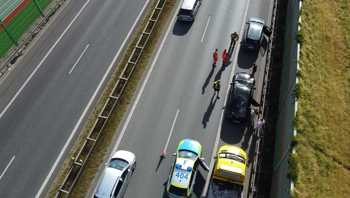 Wypadek na S8 pod Piotrkowem. Zderzenie dwóch aut, jedna osoba w szpitalu