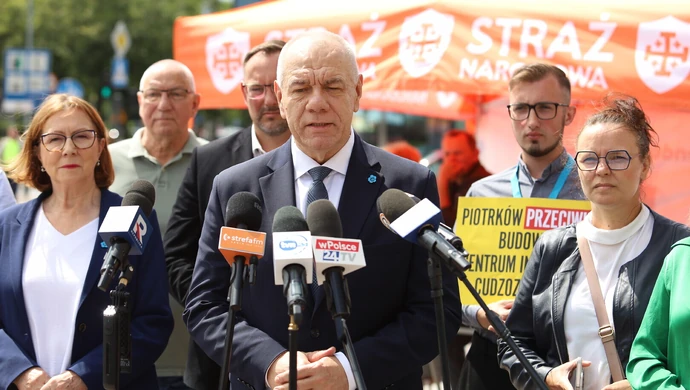 Jacek Sasin w Piotrkowie zagrzewał mieszkańców do udziału w referendach