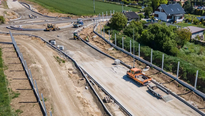 Wakacyjne modernizacje dróg w Łódzkiem. Sprawdź, gdzie spotkamy drogowców