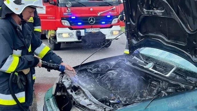 Pożar samochodu w Lubiatowie