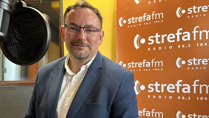 Dementował, a jednak pracę znalazł w Tomaszowie