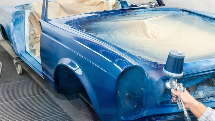 Lakiernictwo samochodowe – Jak wejść w tę branżę i na jakie zarobki można liczyć?
