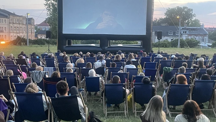 "Szczęścia chodzą parami"czyli letnie kino pod gwiazdami 